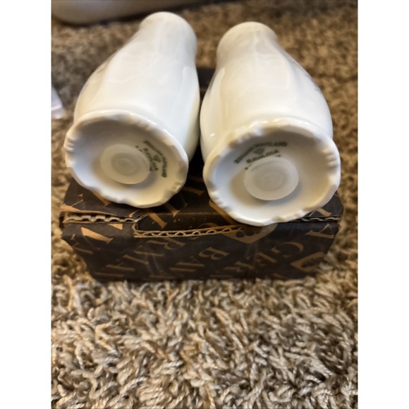 JOHANN HAVILAND Blue Garland Bavarian Backstamp Salt & Pepper Shakers - Picture 3 of 5